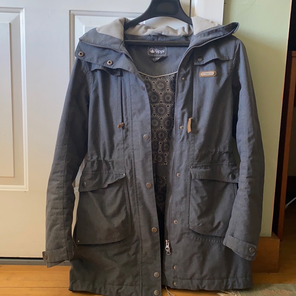 Lightweight waterproof jacket